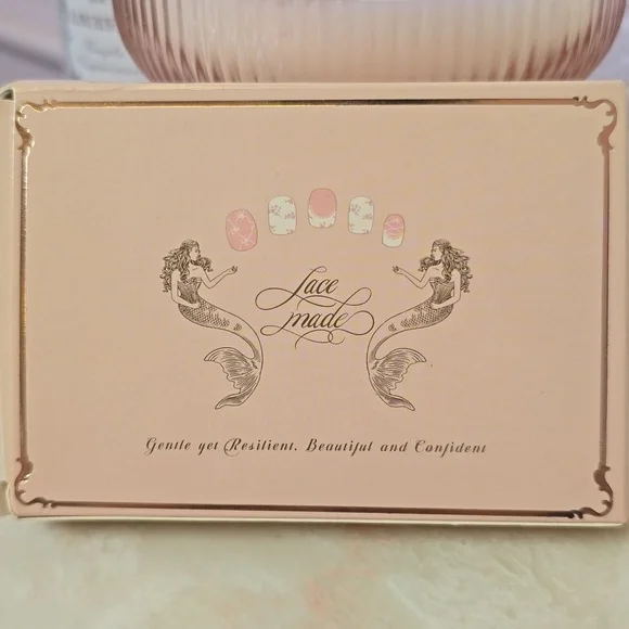 NIB Lacemade Rare Press On Nails XS French Tip/White Floral - Picture 7 of 7